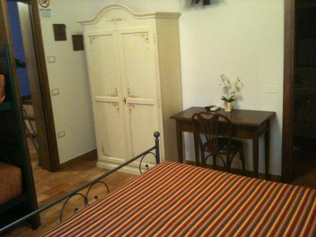 Agriturismo Lo Sgorzolo Пергола Номер фото